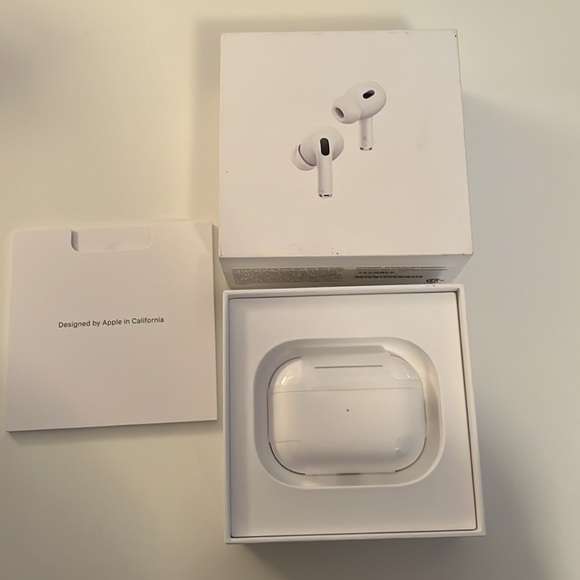 AirPods Pro (2nd Generation) with MagSafe Charging Case (USB - C) - Picture 8 of 11
